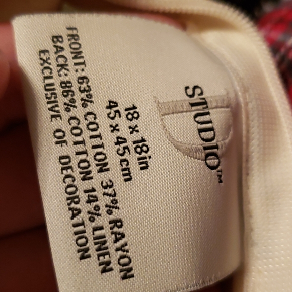 Studio D accent pillow 18 x 18 - Picture 4 of 4